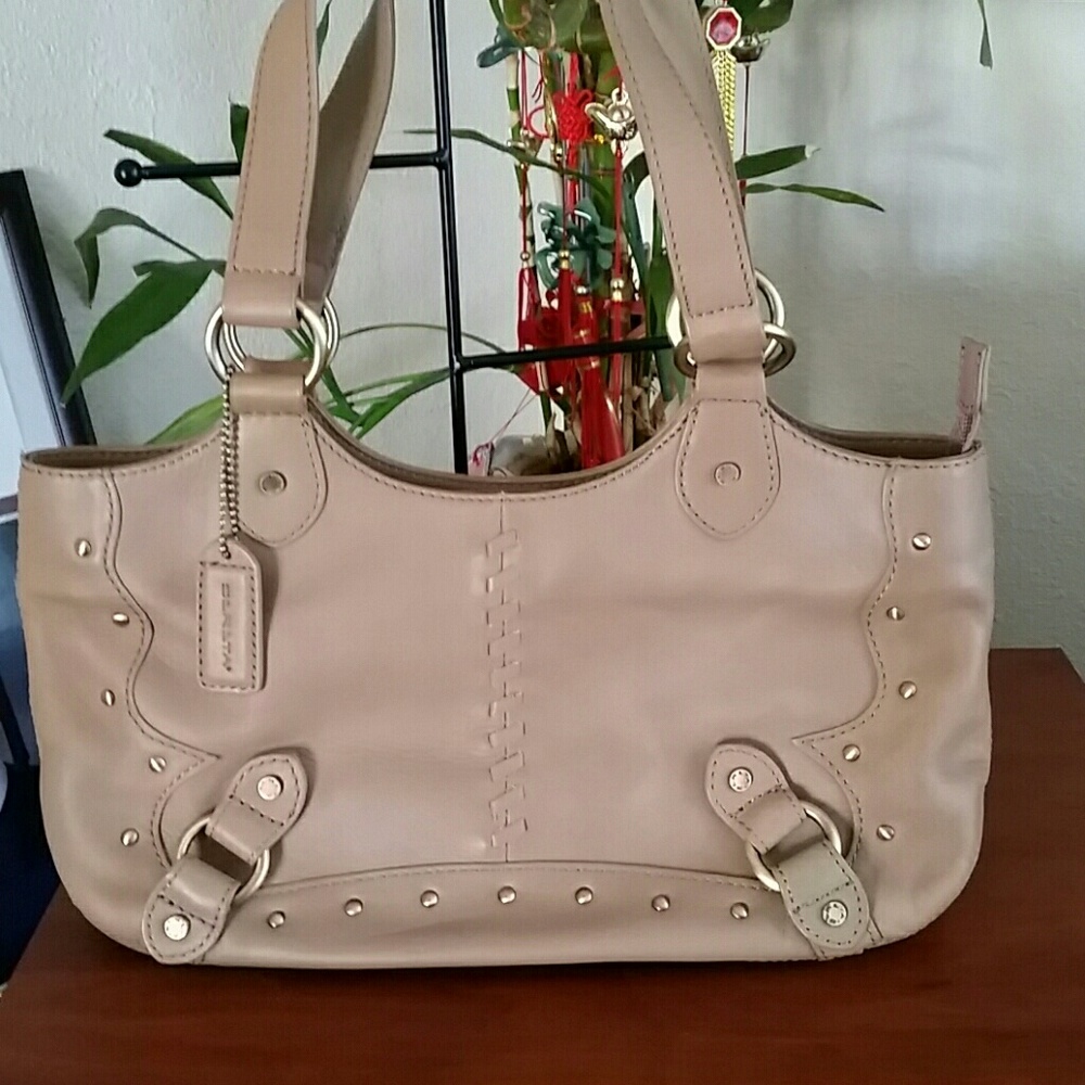 Serta genuine leather purse.